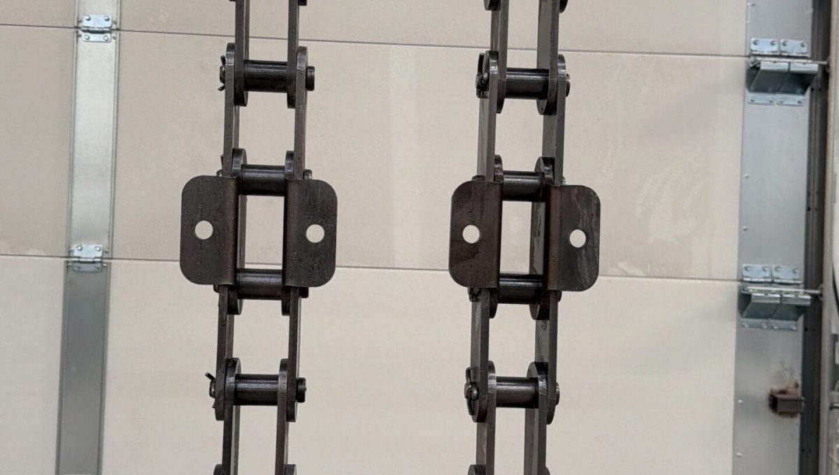 Chaîne d’élévateur à oreilles à double rangée suspendue verticalement